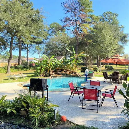 Stunning 4 Acre Retreat With Hot Tub, Sauna And Pool